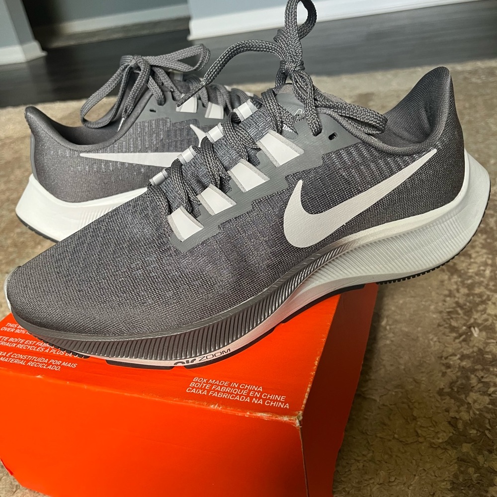 Nike Air Zoom Pegasus 37 Iron Grey/Lt Smoke Grey Men’s Size 7.5/ Women’s Size 9